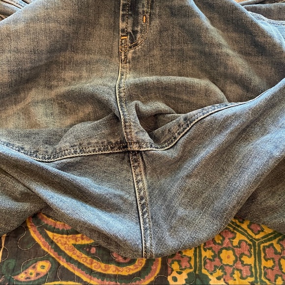 Old Navy Boyfriend Mid-Rise Ripped Jeans size 16 - Picture 7 of 9